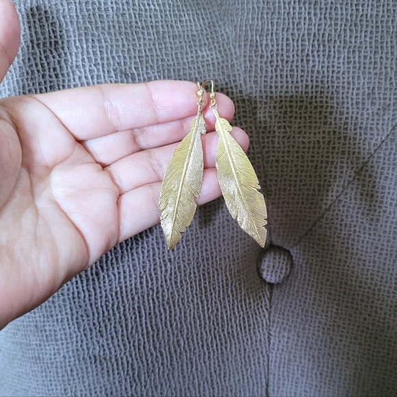 Mia Fiore Textured Gold💛 Feather🪶 Earrings - Picture 2 of 16